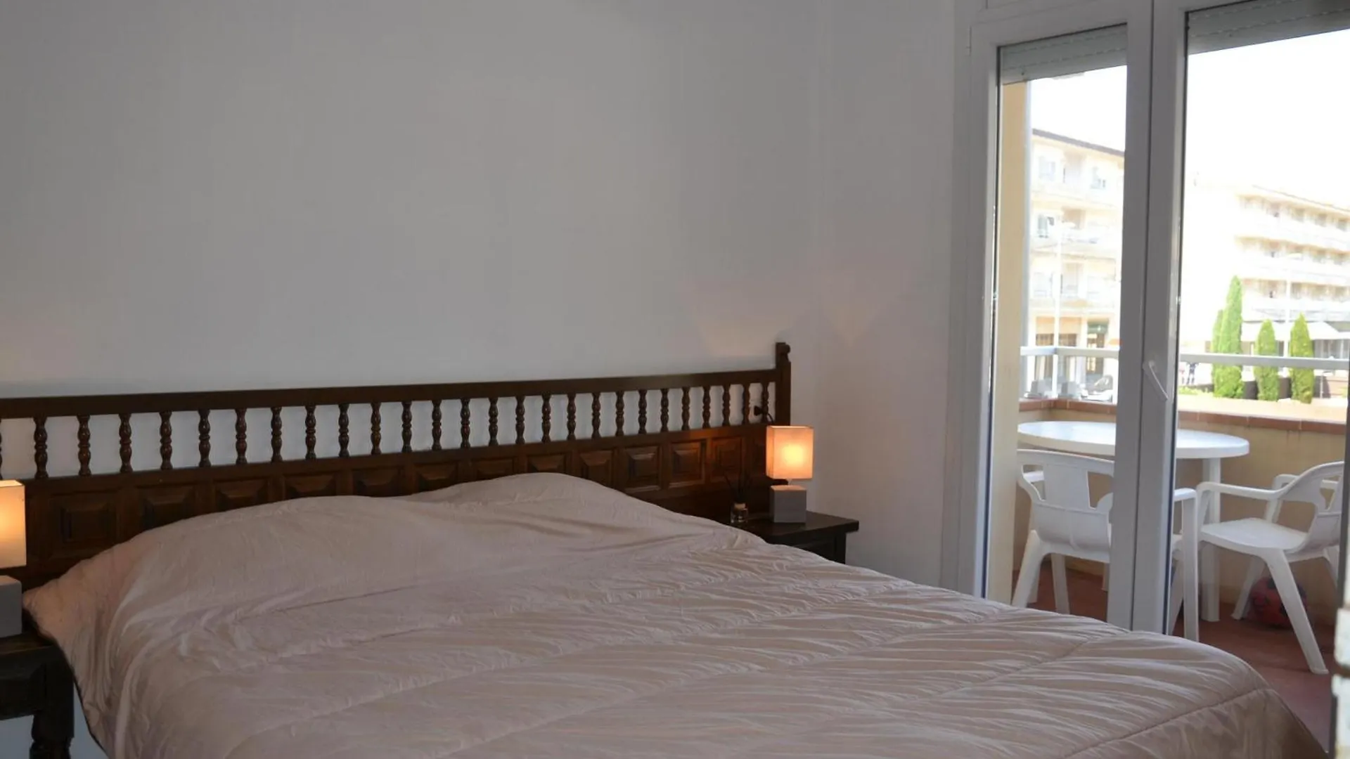 Apartamento Economico Cerca De La Playa, Con Terraza Y Parking En L'Estartit - Es-323-48