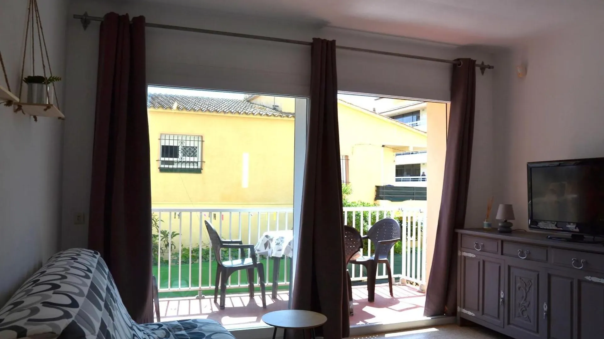 Apartamento Economico Cerca De La Playa, Con Terraza Y Parking En L'Estartit - Es-323-48